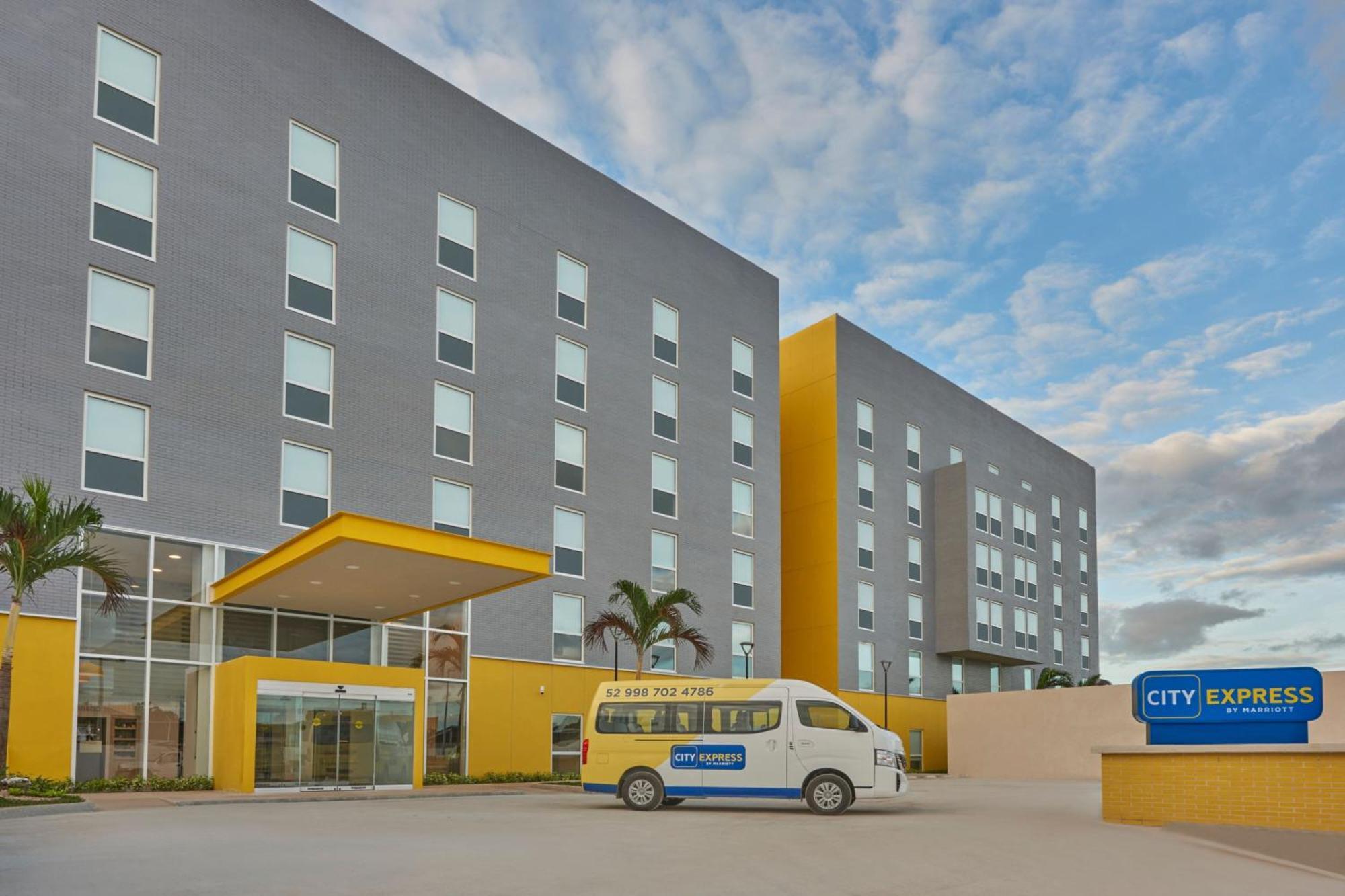 Alfredo V. Bonfil City Express By Marriott Cancun Aeropuerto מראה חיצוני תמונה