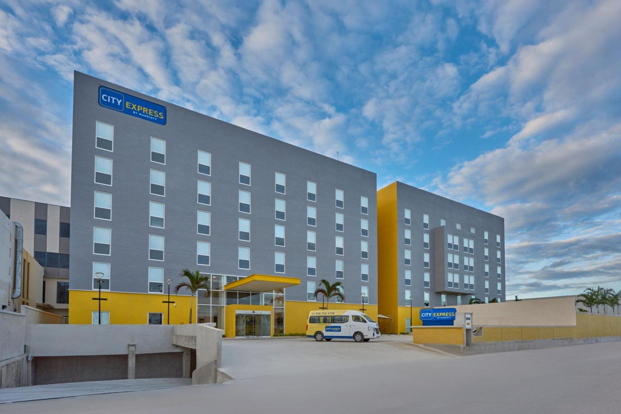 Alfredo V. Bonfil City Express By Marriott Cancun Aeropuerto מראה חיצוני תמונה