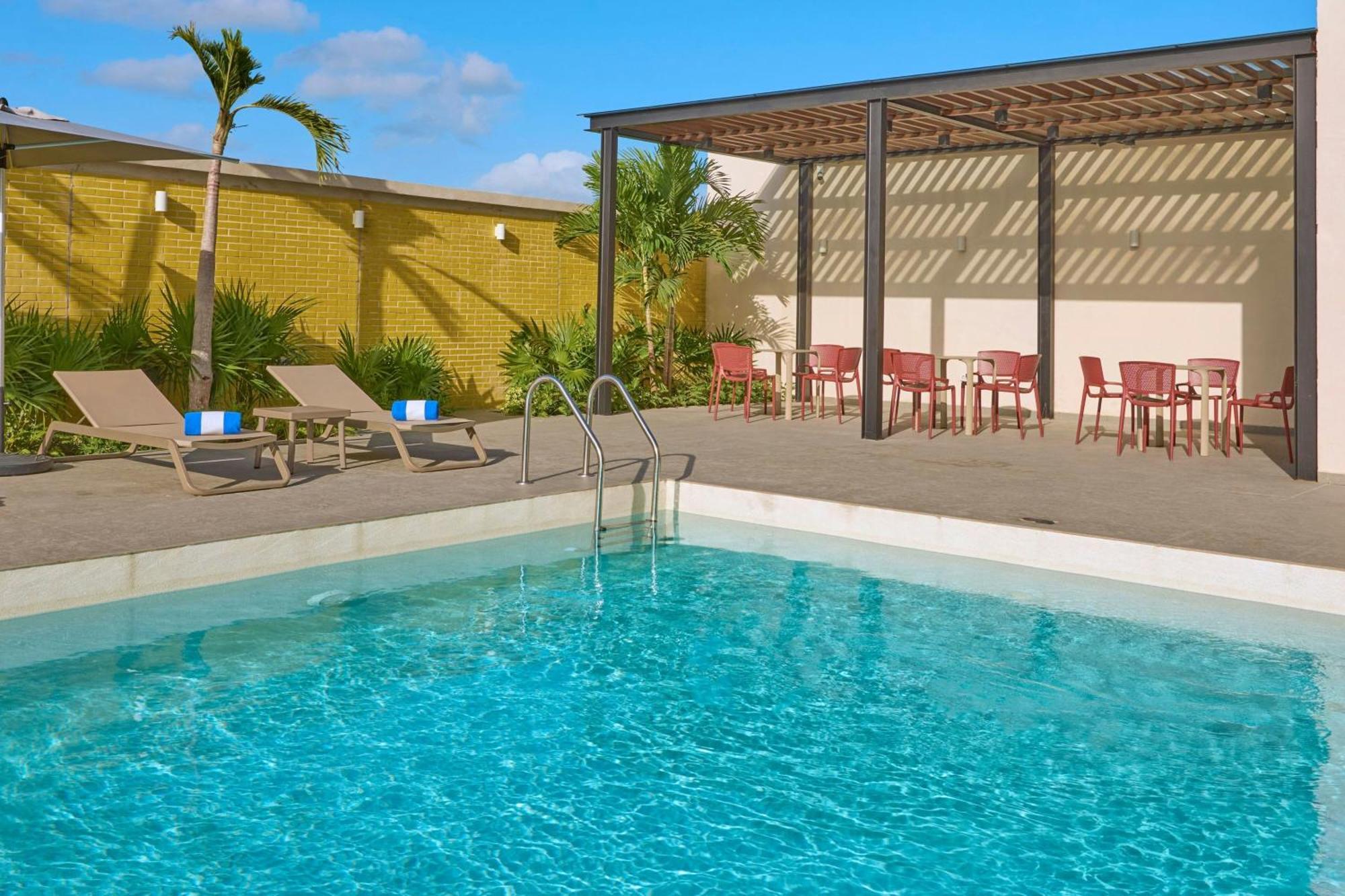 Alfredo V. Bonfil City Express By Marriott Cancun Aeropuerto מראה חיצוני תמונה