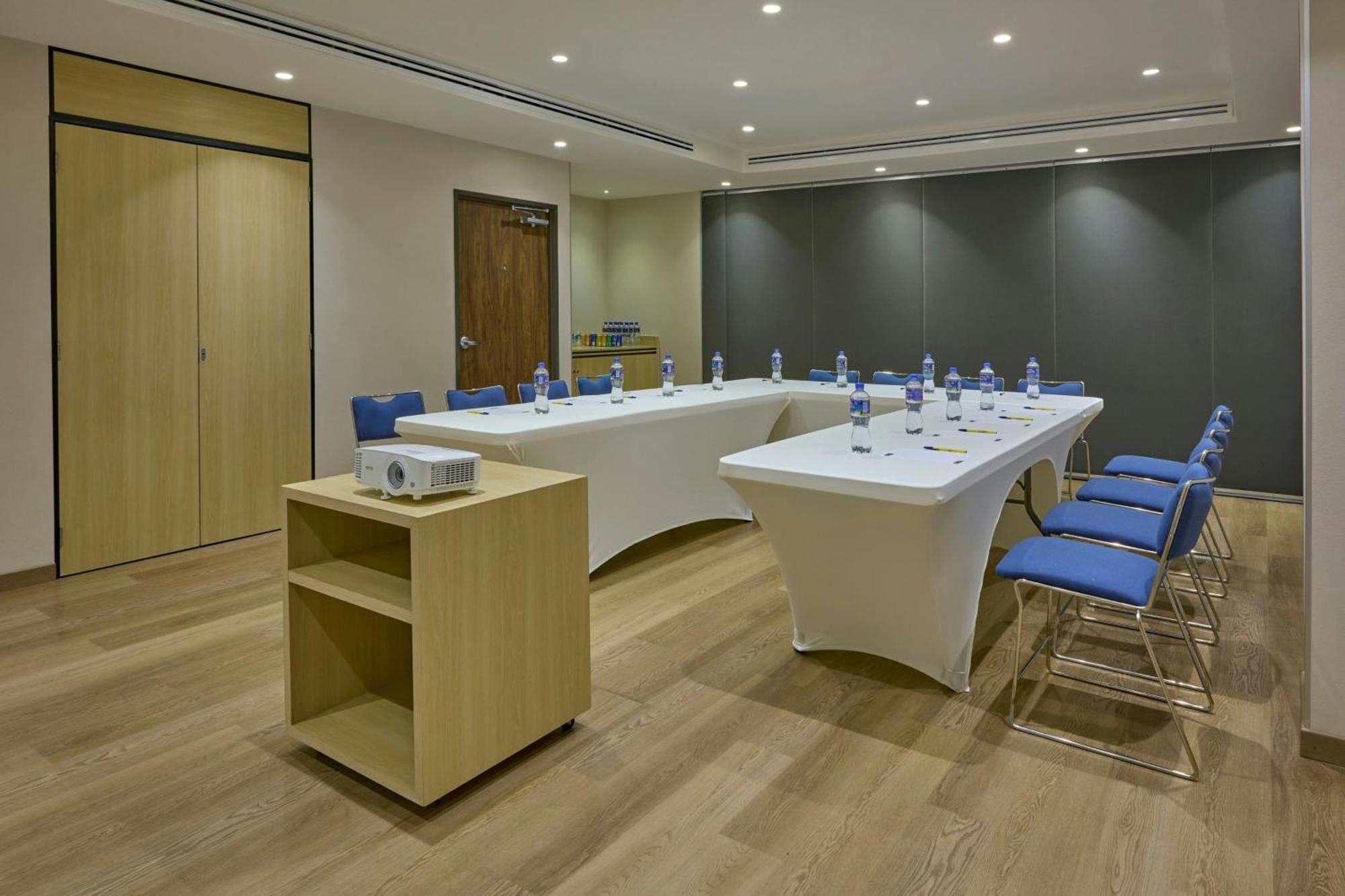 Alfredo V. Bonfil City Express By Marriott Cancun Aeropuerto מראה חיצוני תמונה
