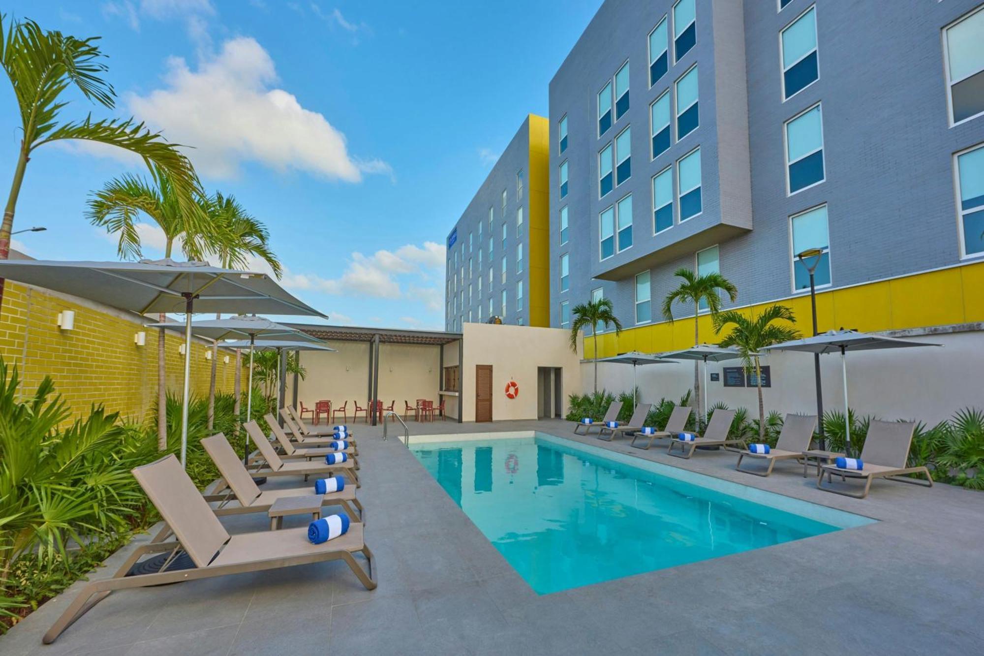 Alfredo V. Bonfil City Express By Marriott Cancun Aeropuerto מראה חיצוני תמונה
